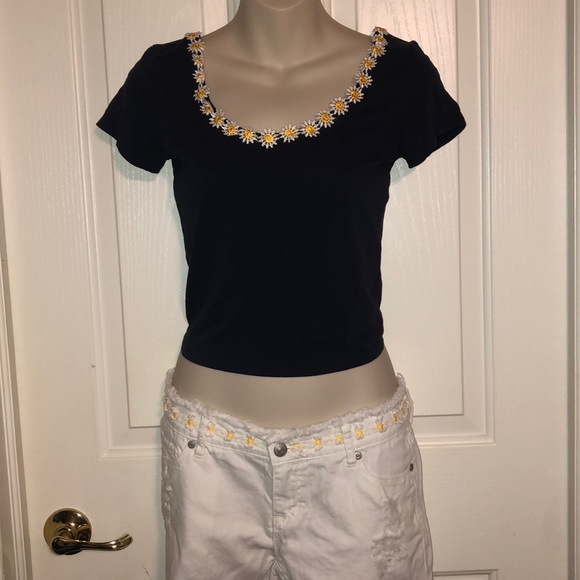 Embroidered Daisy Navy Crop Top Short Sleeve - Picture 5 of 7
